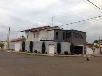 Casa, código 10132338 em Pirassununga, bairro Jardim Europa