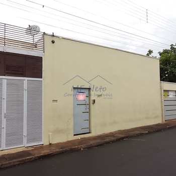 Casa em Pirassununga, bairro Vila São Pedro
