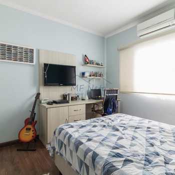 Casa em Pirassununga, bairro Jardim do Lago