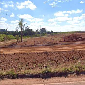 Terreno de Condomínio em Pirassununga, bairro Roque