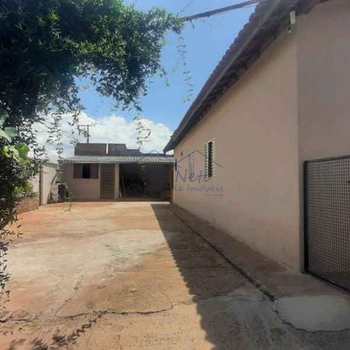 Casa em Pirassununga, bairro Jardim Bela Vista