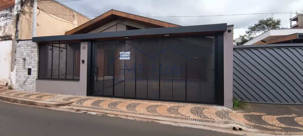 Casa em Pirassununga, no bairro Centro
