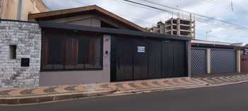 Casa, código 10132466 em Pirassununga, bairro Centro