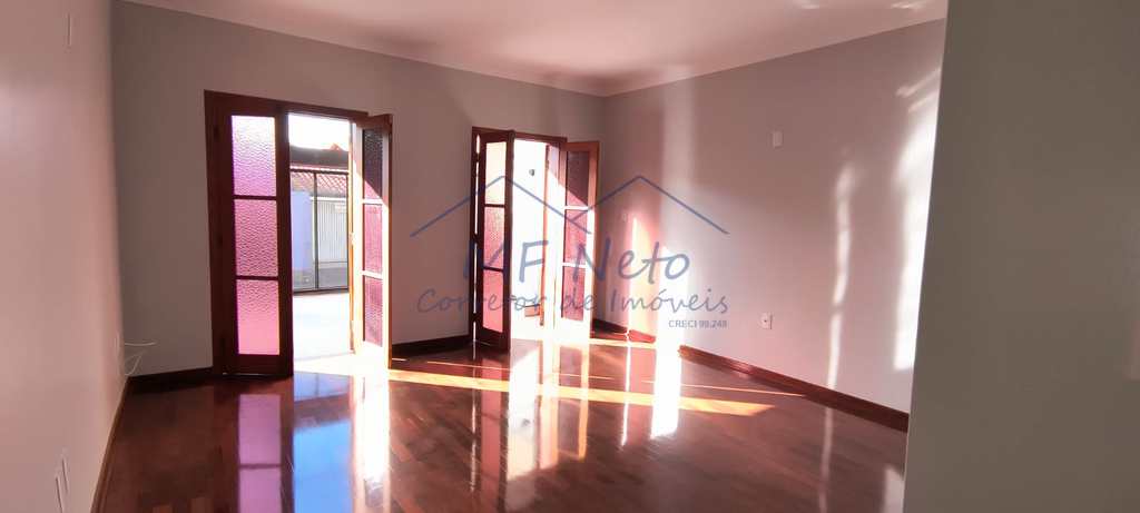 Casa em Pirassununga, no bairro Centro