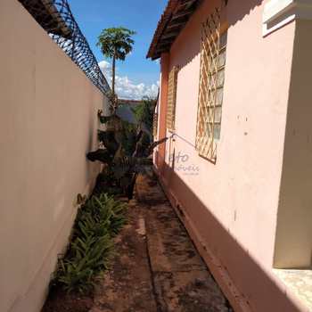 Casa em Pirassununga, bairro Vila Santa Terezinha