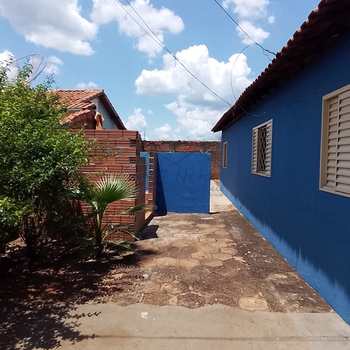 Casa em Pirassununga, bairro Jardim São Lucas