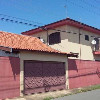 Casa em Pirassununga, bairro Vila Guilhermina