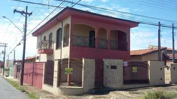 Casa, código 10132565 em Pirassununga, bairro Vila Guilhermina