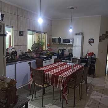 Casa em Pirassununga, bairro Jardim Velloso