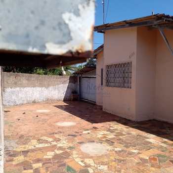 Casa em Pirassununga, bairro Vila Redenção