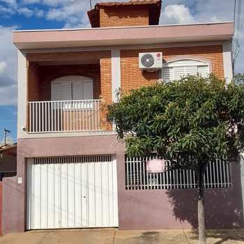 Casa em Pirassununga, bairro Jardim São Valentim
