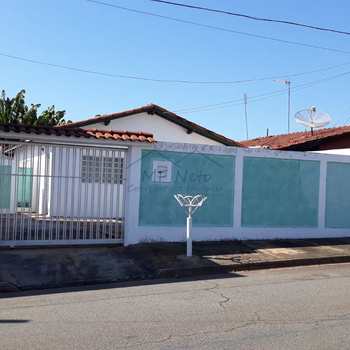 Casa em Pirassununga, bairro Jardim das Laranjeiras