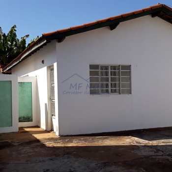 Casa em Pirassununga, bairro Jardim das Laranjeiras