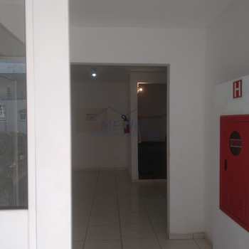 Apartamento em Pirassununga, bairro Vila Pinheiro