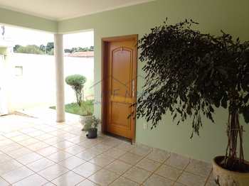 Casa, código 10132713 em Pirassununga, bairro Jardim Ferrarezzi