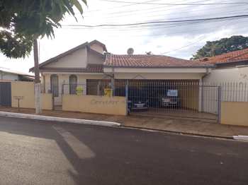 Casa, código 10132734 em Pirassununga, bairro Centro
