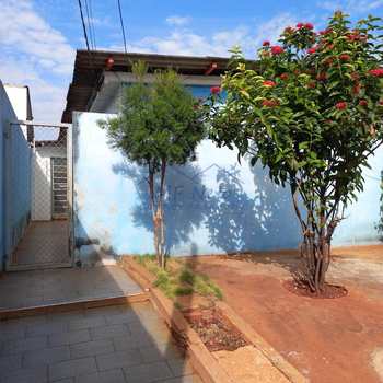 Casa em Pirassununga, bairro Vila Esperança