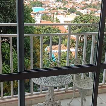 Apartamento em Pirassununga, bairro Residencial Herminia Beck