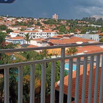 Apartamento em Pirassununga, bairro Residencial Herminia Beck