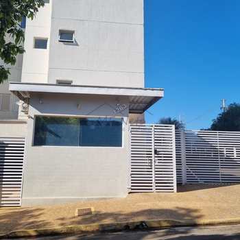 Apartamento em Pirassununga, bairro Residencial Herminia Beck