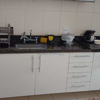 Apartamento em Pirassununga, bairro Residencial Herminia Beck