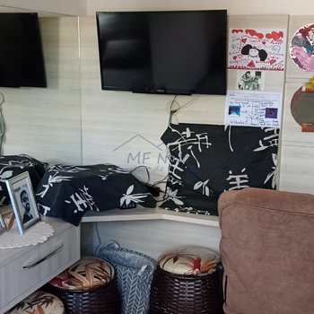 Apartamento em Pirassununga, bairro Residencial Herminia Beck