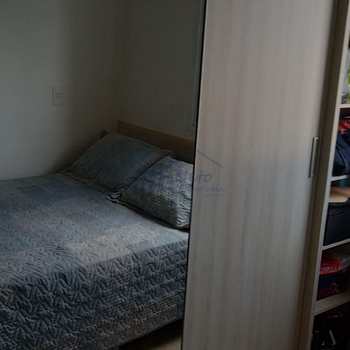 Apartamento em Pirassununga, bairro Residencial Herminia Beck