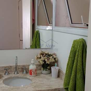 Apartamento em Pirassununga, bairro Residencial Herminia Beck
