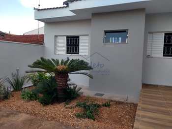 Casa, código 10132846 em Pirassununga, bairro Jardim Ferrarezzi