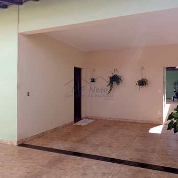 Casa em Pirassununga, bairro Jardim Brasília