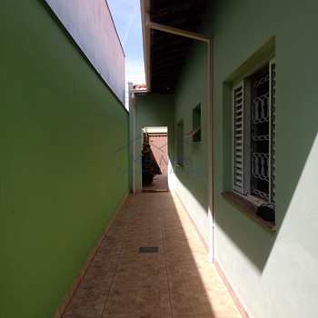 Casa em Pirassununga, bairro Jardim Brasília