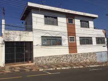 Casa, código 10132898 em Pirassununga, bairro Centro