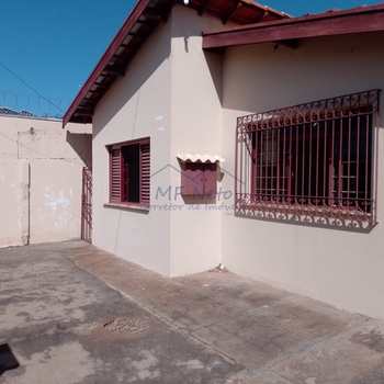 Casa em Pirassununga, bairro Vila Brasil
