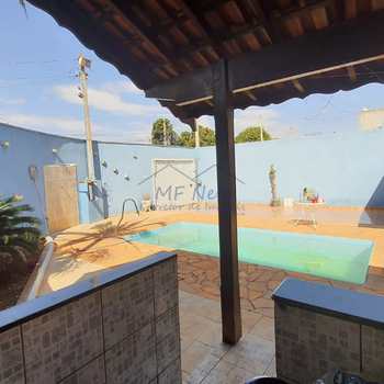 Casa em Pirassununga, bairro Jardim Residence Rio Verde