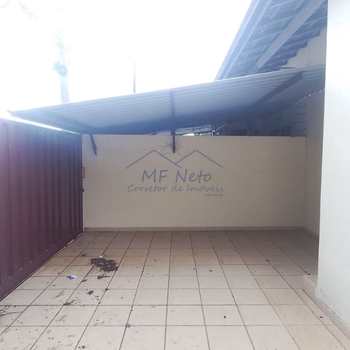 Casa em Pirassununga, bairro Vila Pinheiro
