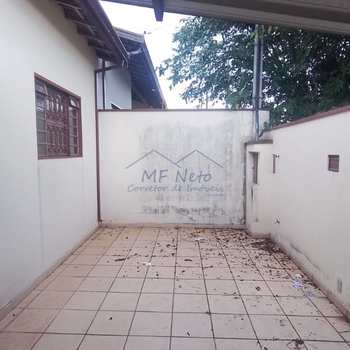 Casa em Pirassununga, bairro Vila Pinheiro