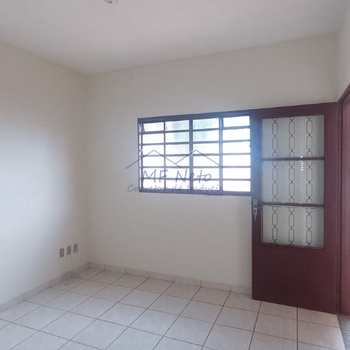 Casa em Pirassununga, bairro Vila Pinheiro