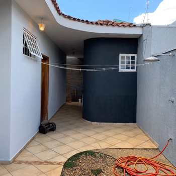 Casa em Pirassununga, bairro Jardim Carlos Gomes