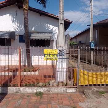 Casa em Pirassununga, bairro Vila Brasil