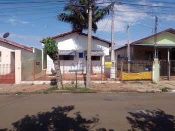Casa, código 10133038 em Pirassununga, bairro Vila Brasil