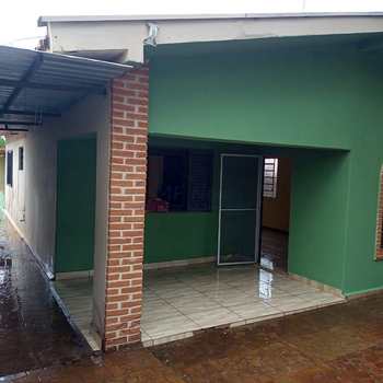 Casa em Pirassununga, bairro Jardim Cachoeira