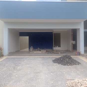 Casa de Condomínio em Pirassununga, bairro Residencial Quinta das Flores