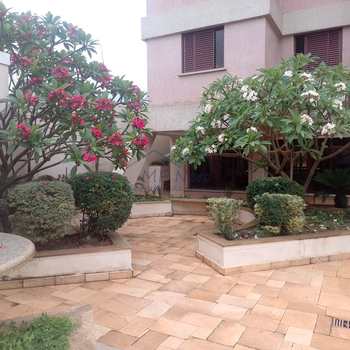 Apartamento em Pirassununga, bairro Residencial Planalto