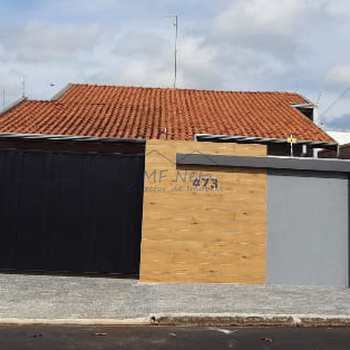 Casa em Pirassununga, bairro Jardim Veneza