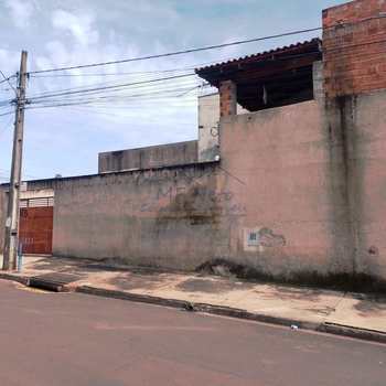 Casa em Pirassununga, bairro Vila Constituição