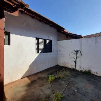 Casa em Pirassununga, bairro Vila Pinheiro