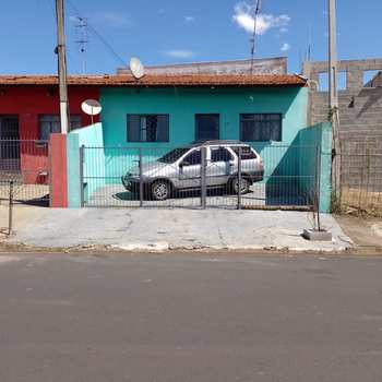 Casa em Pirassununga, bairro Vila Pinheiro