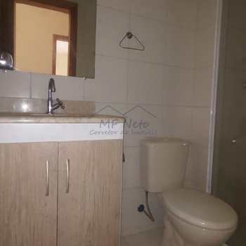 Apartamento em Pirassununga, bairro Residencial das Flores