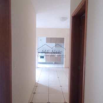 Apartamento em Pirassununga, bairro Residencial das Flores
