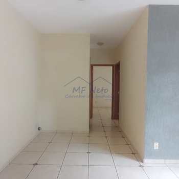 Apartamento em Pirassununga, bairro Residencial das Flores